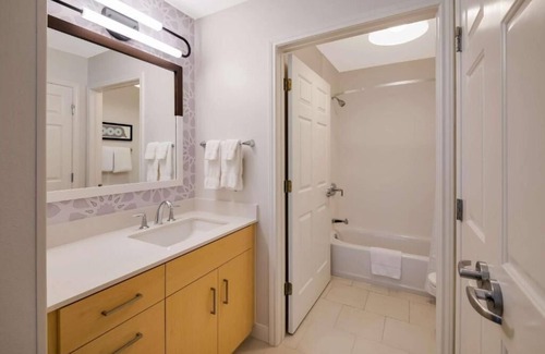 Andover Hotel | Come Create Memories w/Fun-filled Adventures at this Paradise! Outdoor Pool!