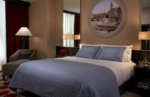 Downtown Chicago Hotel | Come Create Memories w/Fun-filled Adventures at this Paradise! Pet-friendly!