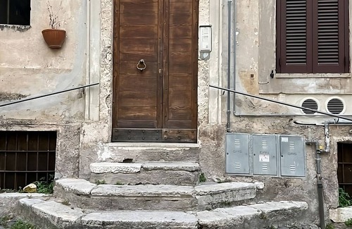 Tivoli House | Come discover the charms of Tivoli in Casetta Beatrice!