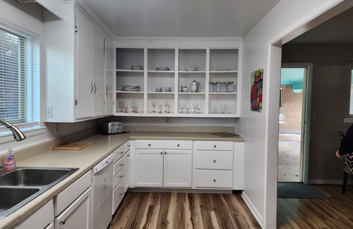 South Pensacola House | Come eat, see the art and enjoy the music at the Seafood Festival this weekend!