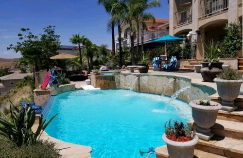 Canyon Lake House | Come! Enjoy "A Bit-o-Paradise" on Vacation Drive. Catch our daily sunsets.