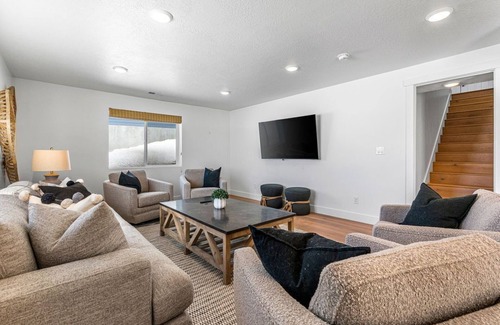 Sweetwater House | Come enjoy a centrally located escape at Bear Lake. Hot Tub and Game Room!