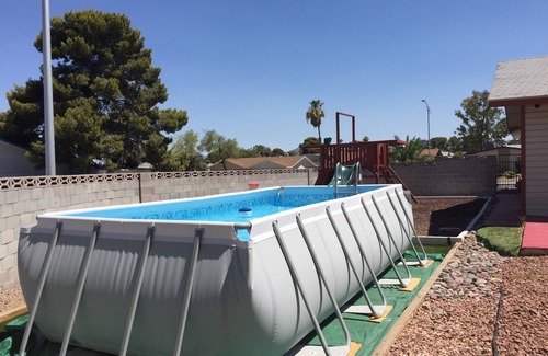 Paradise House | Come enjoy a nice relaxing 3 bedroom home, 10 minutes from the Strip~