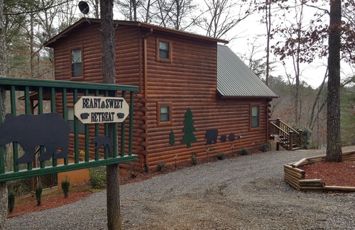 Murphy Cabin | Come Enjoy The Mountains In Your Own 3 Bedroom Real Log Cabin!