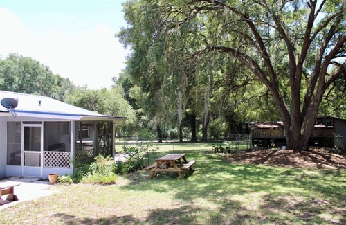 Ocklawaha House | Come experience “real Florida” at this pet friendly Silver Springs Hideaway!