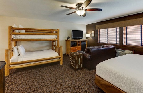 Peoria Hotel | Come for a Stay, Leave with Memories: Timeless Lodging just off I-74