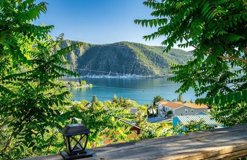 Manson House | Come for the private pool+hot tub, stay for the lake views, Large home, Dogs OK