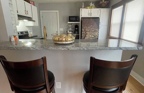 Syracuse House | Come home to Kenwood 2 bed pet friendly free park conveniently in Syracuse