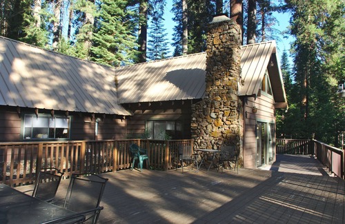 Fish Camp Cabin | Come Home to the Big Pine Cabin at Yosemite Forest Lodge!