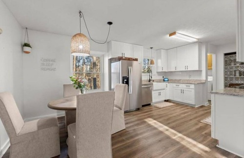 Douglasville House | Come in and Cozy up or watch the sun rise. 5-bedroom house in Douglasville