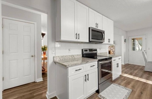 Douglasville House | Come in and Cozy up or watch the sun rise. 5-bedroom house in Douglasville