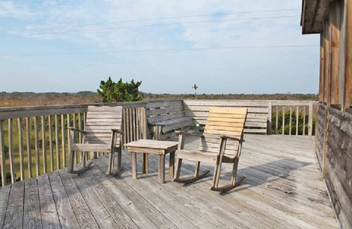 South Nags Head Cottage | Come on "Down South"! Steps to ocean, gorgeous sunset views