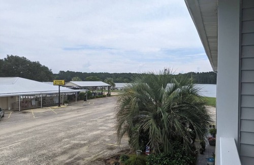 Summerton Apartment | Come on Down to Goat Island!n