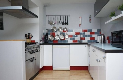 Iffley House | Come rain or shine, this is wonderful and welcoming three bedroom home.