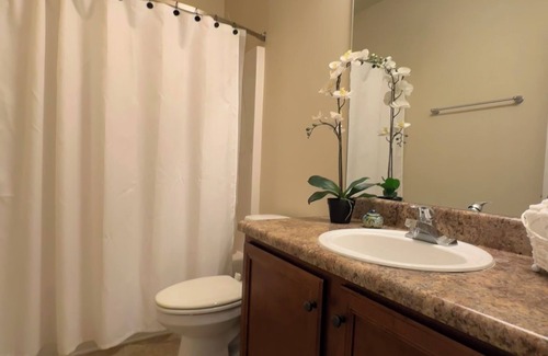 Cliftondale House | Come relax and enjoy this peaceful home away from home. Our guests are priority.