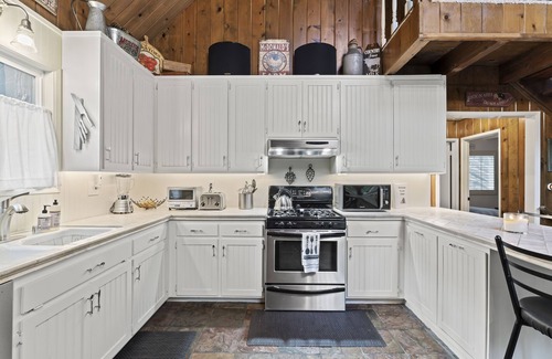 Cedar Glen Cabin | Come relax in our cozy cabin surrounded by trees! Quiet mountain getaway!