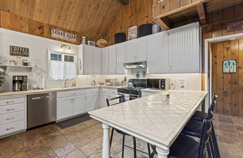 Cedar Glen Cabin | Come relax in our cozy cabin surrounded by trees! Quiet mountain getaway!