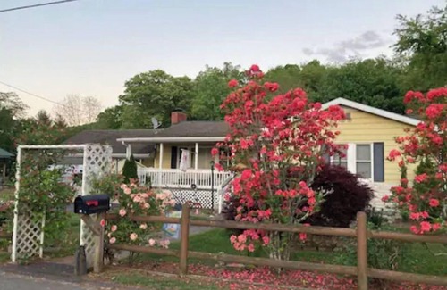 Waynesville House | Come see the Great Smoky Mountains.