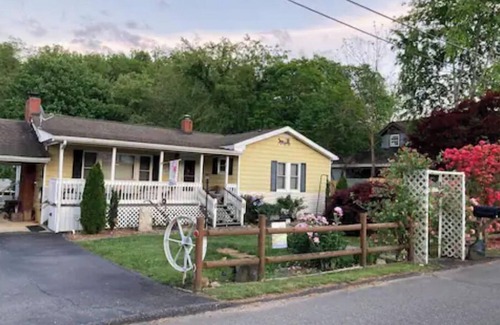 Waynesville House | Come see the Great Smoky Mountains.