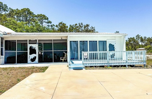 Carrabelle House | Come Stay And Play At The Lazy Dolphin
