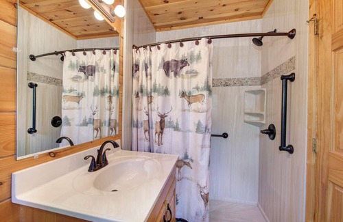 Gatlinburg - Pigeon Forge Resort | Come stay at A Smoky Mountain Hide-A-Way for amazing views!