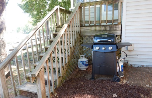 Mayfield Cottage | Come stay at our Little Blue cottage on Arbutus Lake - cozy & relaxing