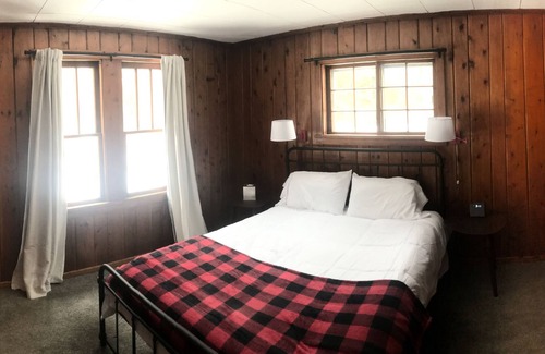 Marquette House | COME STAY AT PHIL'S 550!