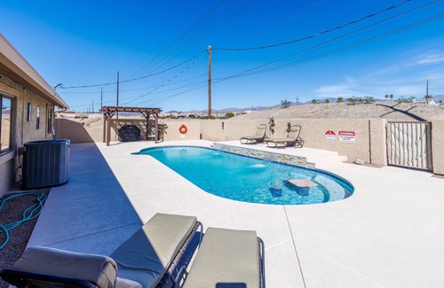 Lake Havasu City House | Come stay at the Pirate’s Den in Lake Havasu!
