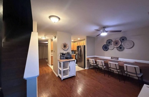 North Charleston House | Come Stay At The Orchard's Inn, 15 minutes away from Airport!