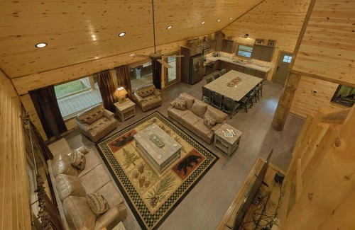 Gatlinburg - Pigeon Forge Resort | Come stay at The Adventure Lodge for a cozy stay!