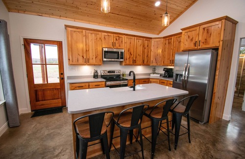 Gober House | Come stay at Two Lakes Cottage just minutes away from Bois d’Arc Lake