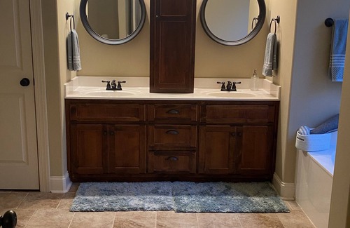 Huntsville House | Come Stay in a Five Star House. Pet Friendly with no Pet Fee