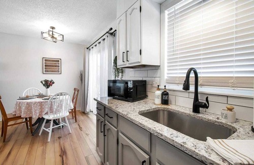 Wichita Apartment | Come stay with us at this modern 2, bed 1 bath apartment located in West Wichita