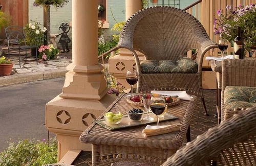 Vine Bed & Breakfast | Come stay with us, you'll see why we are ranked #1 lodging in Kalamazoo, MI.