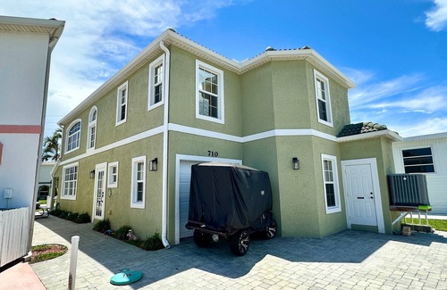 Nettles Island House | Come to paradise and enjoy this amazing 3 bedroom 2 1/2 bath located on the Blvd.