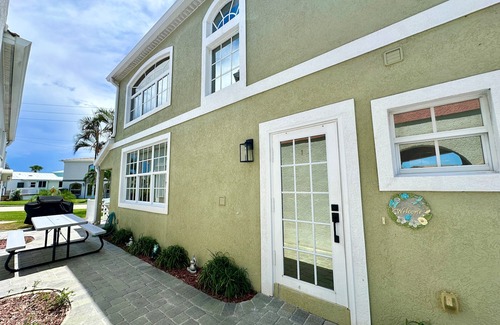 Nettles Island House | Come to paradise and enjoy this amazing 3 bedroom 2 1/2 bath located on the Blvd.