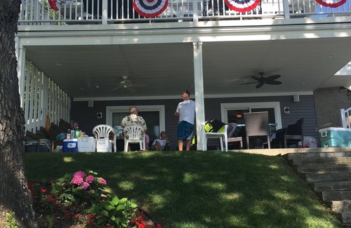 White Pigeon House | Come to the lake! This lake front cottage is perfect for family & friends!