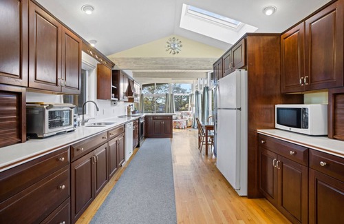 North Eastham House | Come Wade With Me 280-E Modern Spacious Eastham Home Steps From Cape Cod Bay