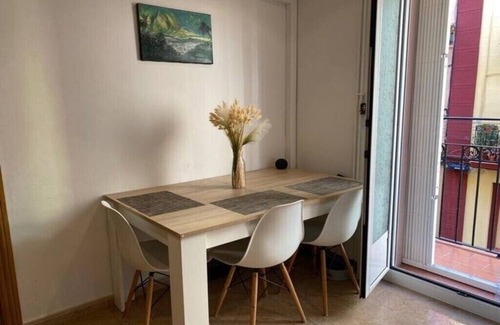 Collblanc y La Torrassa Apartment | Comfy 2-Bedroom Apartment for 3ppl close to Universities & Camp Nou!