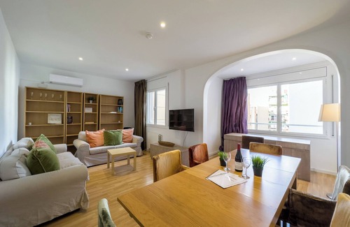 Sants Apartment | Comfy 4 bedroom apartment minutes from the city center