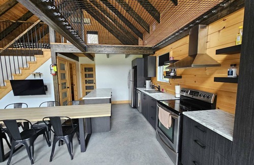 Saint-David-de-Falardeau Ski Chalet | Comfort and River - Le Hamac