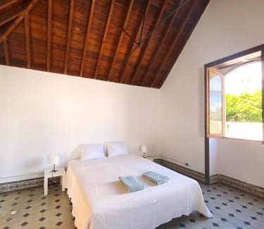 Vegueta Hotel | Comfortable Room in Historic Casa Quesada Shared House