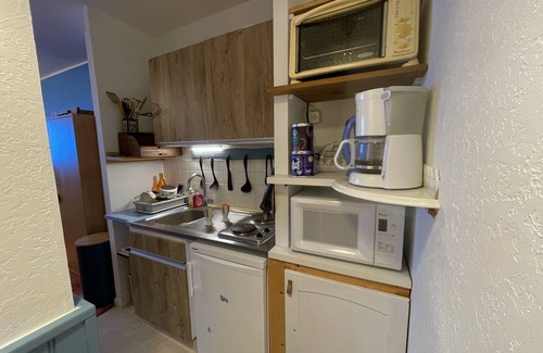 Besse-et-Saint-Anastaise Apartment | Comfort and south-facing view for 5 people