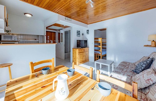 Saint-Francois-Longchamp Apartment | Comfort in resort: 1BR for 6, ski-in, close to shops