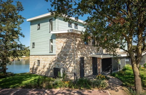 Leuken House | Comfort 16-person water villa in the holiday park Landal Marina Resort Well