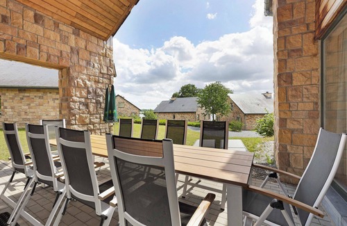 Froidchapelle House | Comfort 4-person dog bungalow in the holiday park Landal Village l'Eau d'Heure