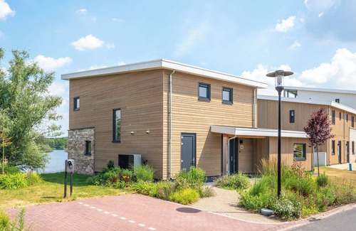 Leuken Apartment | Comfort 4-person water house in the holiday park Landal Marina Resort Well