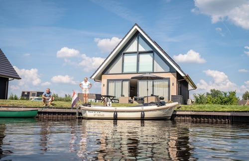 De Veenhoop House | Comfort 6-8-person water villa in the holiday park Landal Waterpark De Alde Feanen