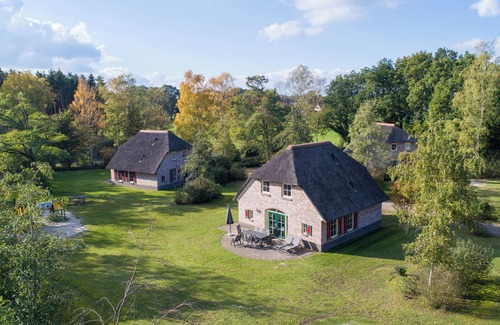 Ees House | Comfort 6-person farmhouse residence - Extra accessible in the holiday park Landal Het Land van Bartje
