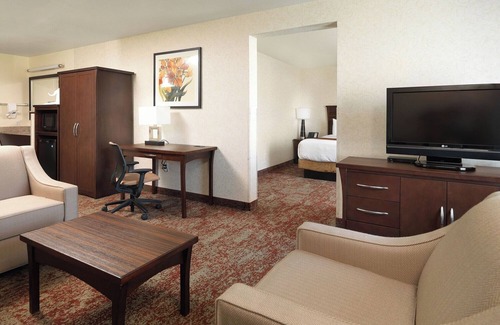 Rio Grande Hotel | Comfort & Adventure w/Free Breakfast & Airport Shuttle + Indoor Pool Access